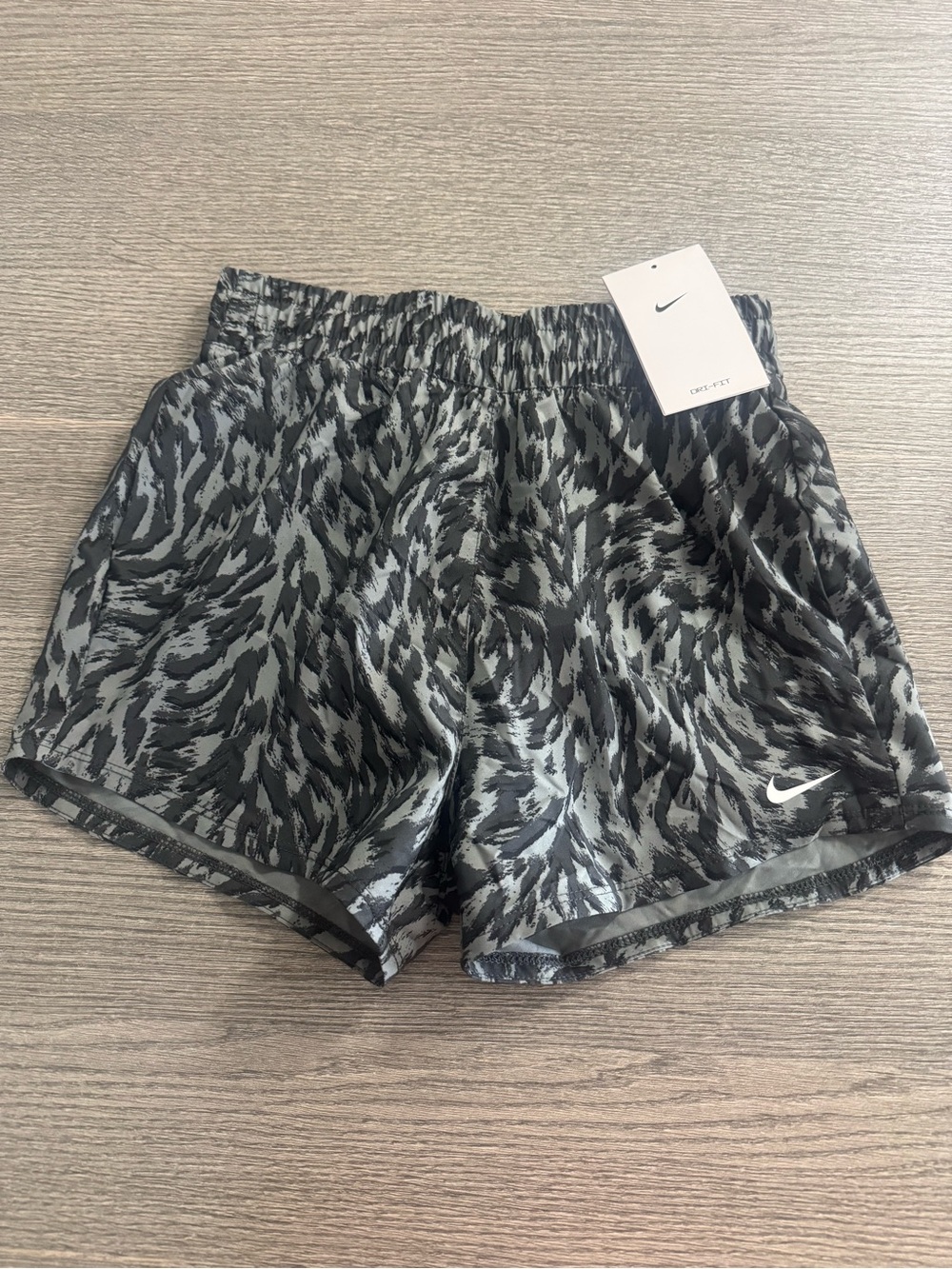 Nike One Kids Animal Print Shorts Size M Dri-Fit Athletic Shorts Grey